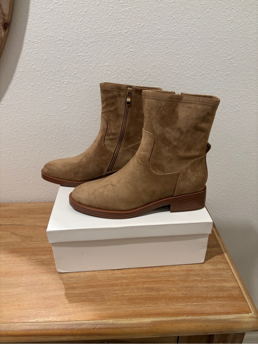 New Women’s Camel Suede Ankle Boots Size 9 – Side Zip Chunky Heel